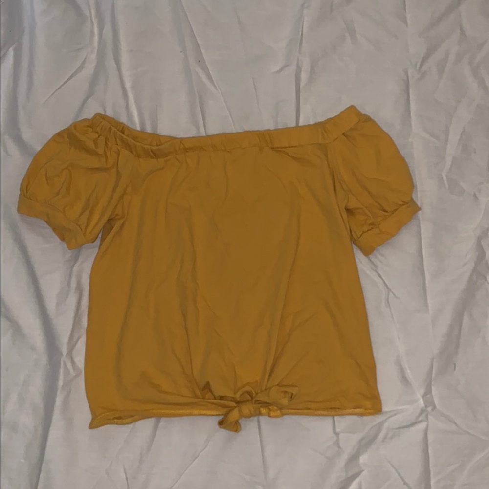 Jolie Los Angeles boutique crop off-shoulder